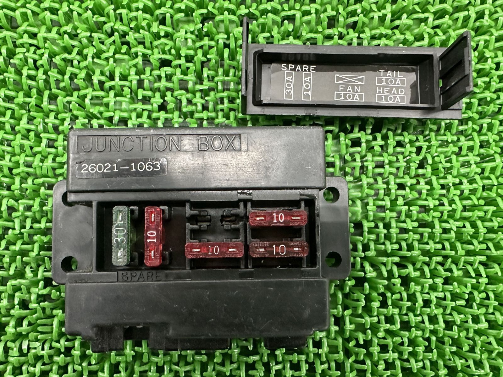 エリミネーター250SE ヒューズボックス 26021-1063 カワサキ エリミネーター250SE ヒューズボックス 26021-1063 カワサキ
