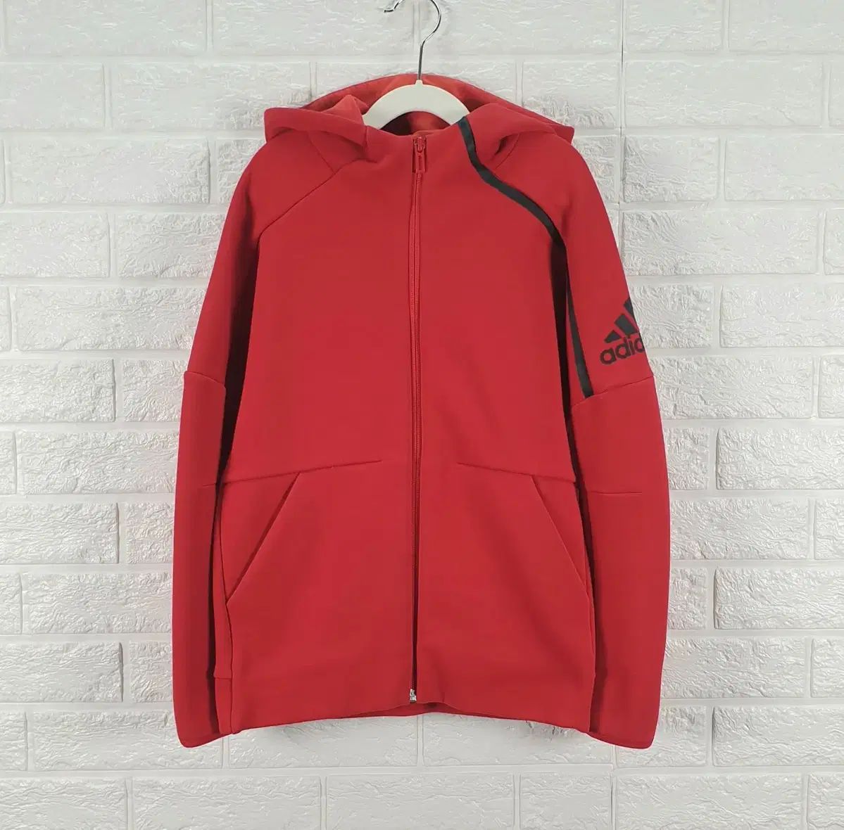 【雷市場（ポンジャン）商品韓国直送】 140 adidas(アディダス) キッズ フード付き ジップアップパーカー