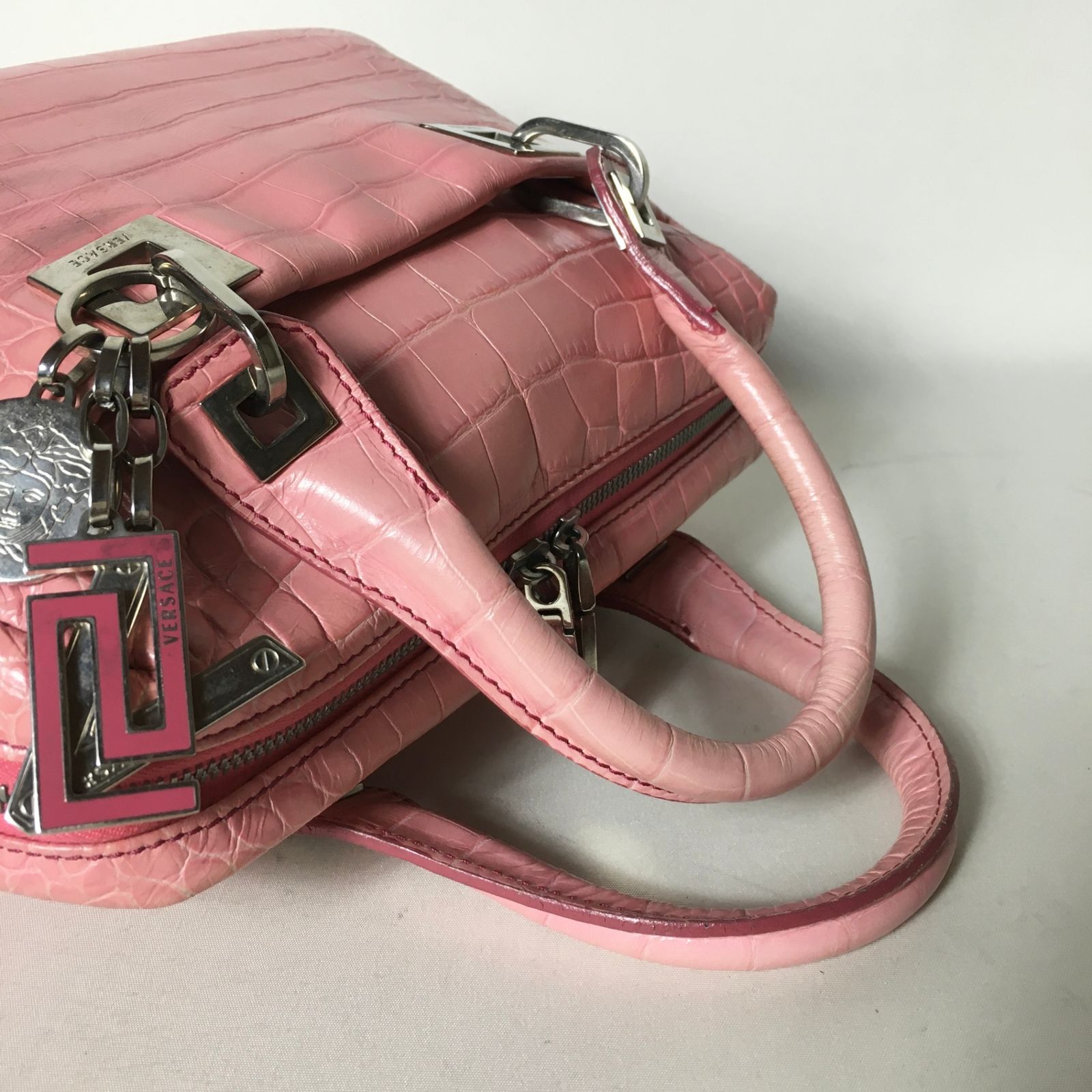【激レア】GianniVersace ピンク クロコ型押し加工 ハンドバッグ 激レア】GianniVersace ピンク クロコ型押し加工 ハンドバッグ