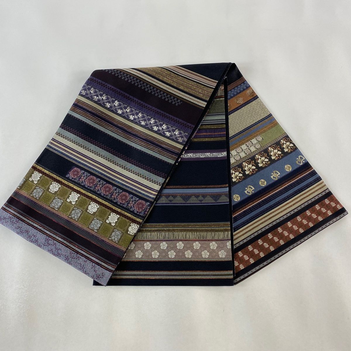 袋帯 美品 秀品 花鳥 段縞 箔 黒 全通 正絹 【中古】 - メルカリ