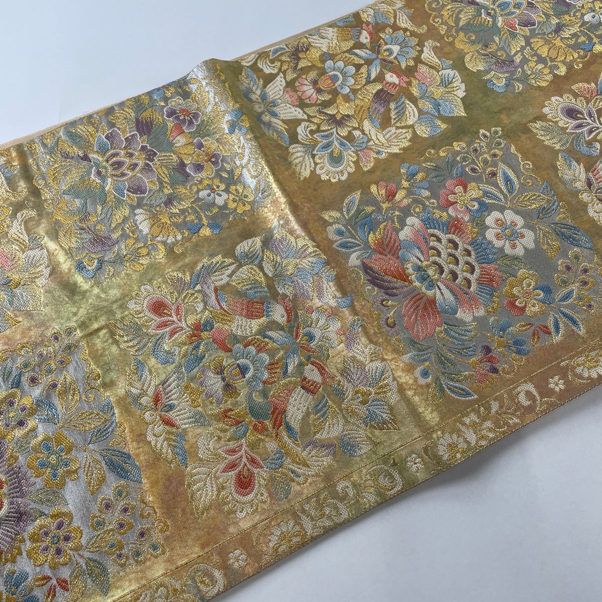 袋帯 美品 秀品 向かい鳥 草花 金糸 箔 金色 六通 正絹 【中古 袋帯 美品 秀品 向かい鳥 草花 金糸 箔 金色 六通 正絹 【中古