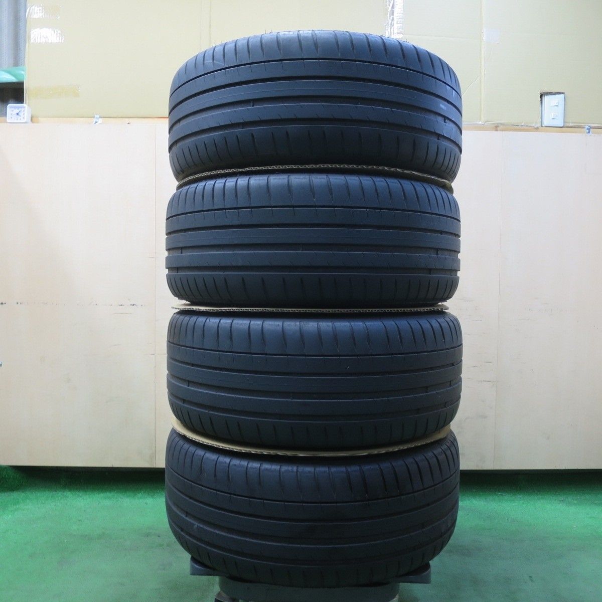 225|40R18