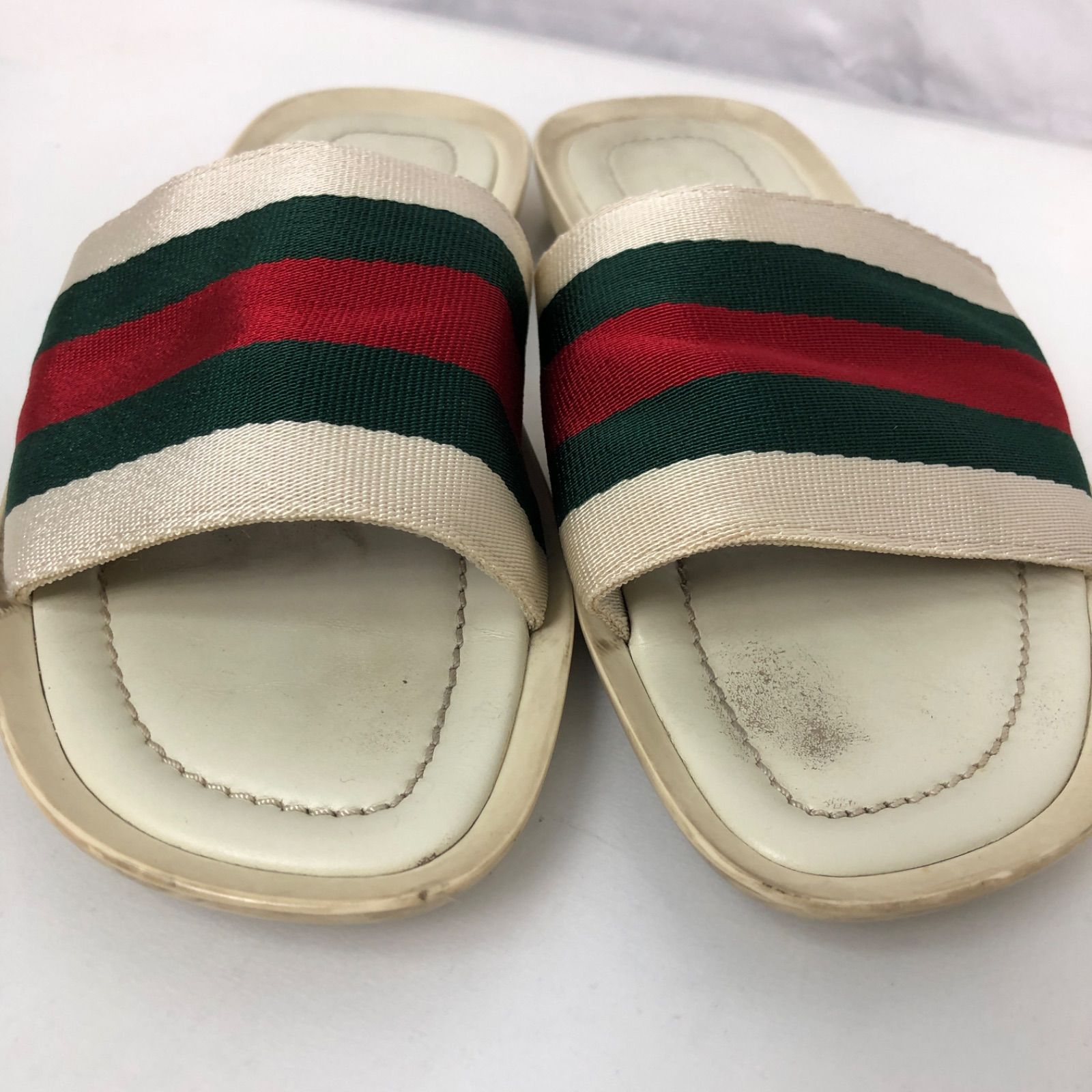 グッチ　サンダル　レザー　ホワイト　GGシマ　シェリーライン GUCCI サンダル ホワイト×シェリーライン 10-7148 - メルカリ