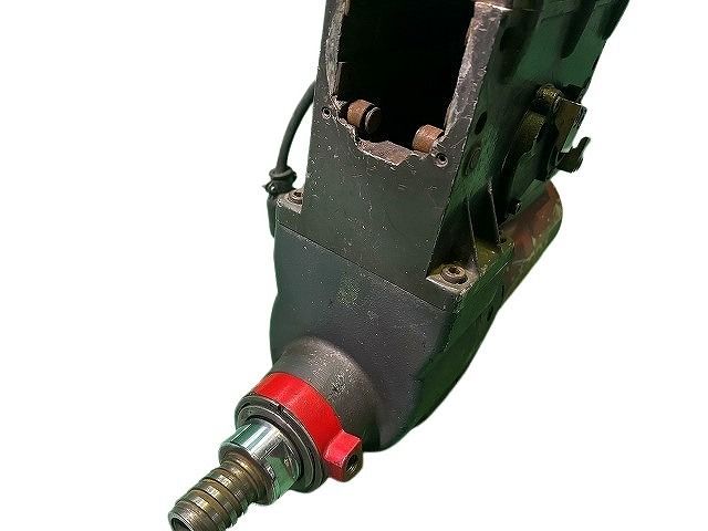 穴あけ機
