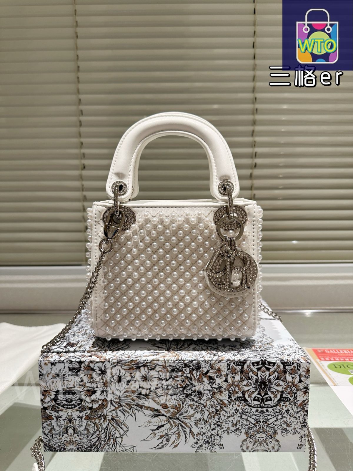 今日特価】Dior Lady Dior Sheepskin Bag with Foldable Gift