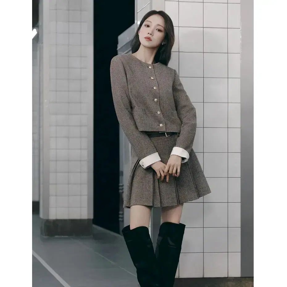 LINE ラインアクション 25 年 バイ 袖口 ラウンドネック ジャケットセットアップ