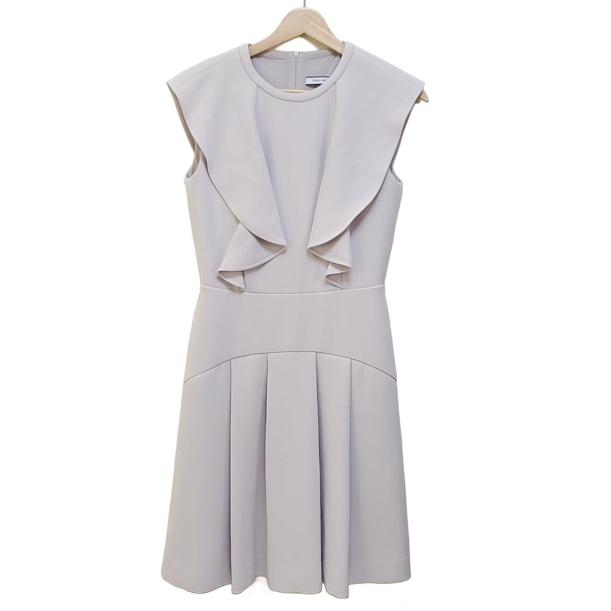 フォクシーニューヨーク芸能人着用ニットリブタックワンピース　ホワイト×グレー38 FOXEY NEW YORK(フォクシーニューヨーク) ワンピース サイズ38 M