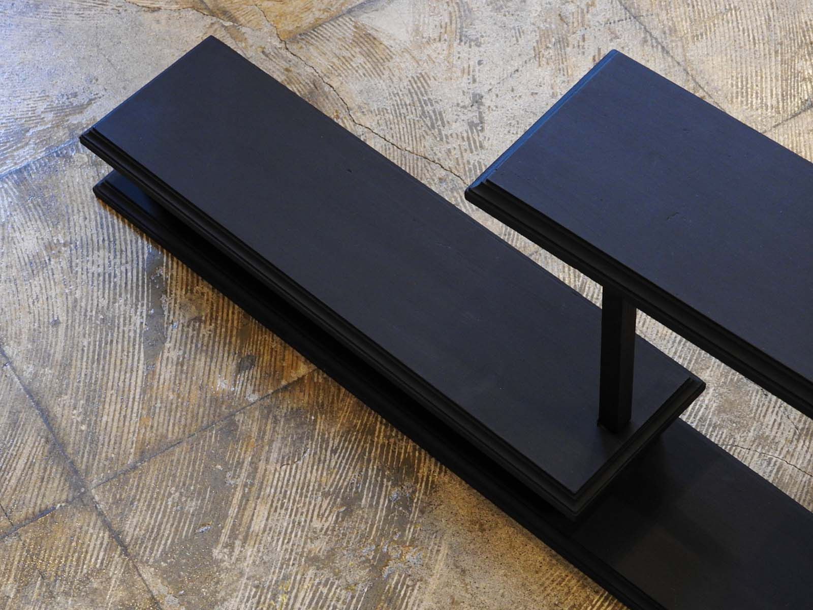ふるい黒色の飾り棚 / 無垢材 展示台 卓上収納 スパイスラック - メルカリ