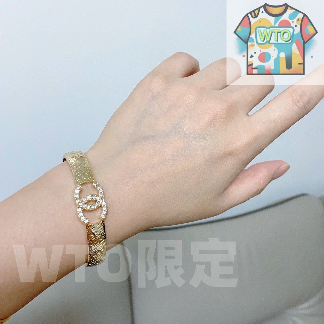 今日WTO】CHANEL 最新モデル C サイン ローゼゴールド