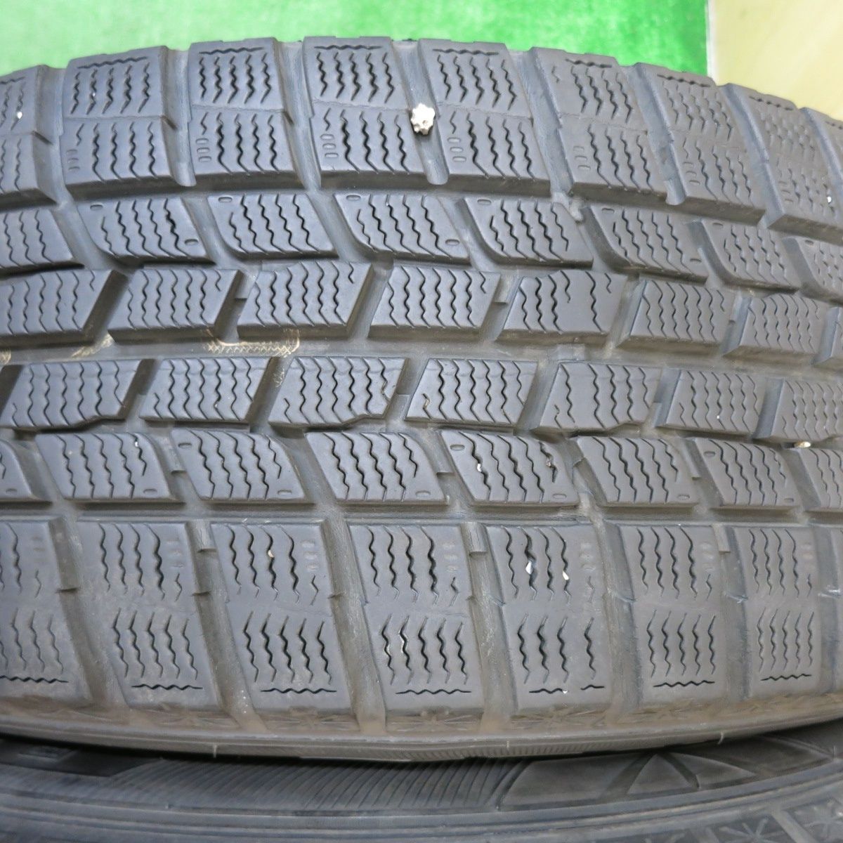 バリ溝！キレイ！9.5分スタッドレス 215/60R17 グッドイヤー アイス 