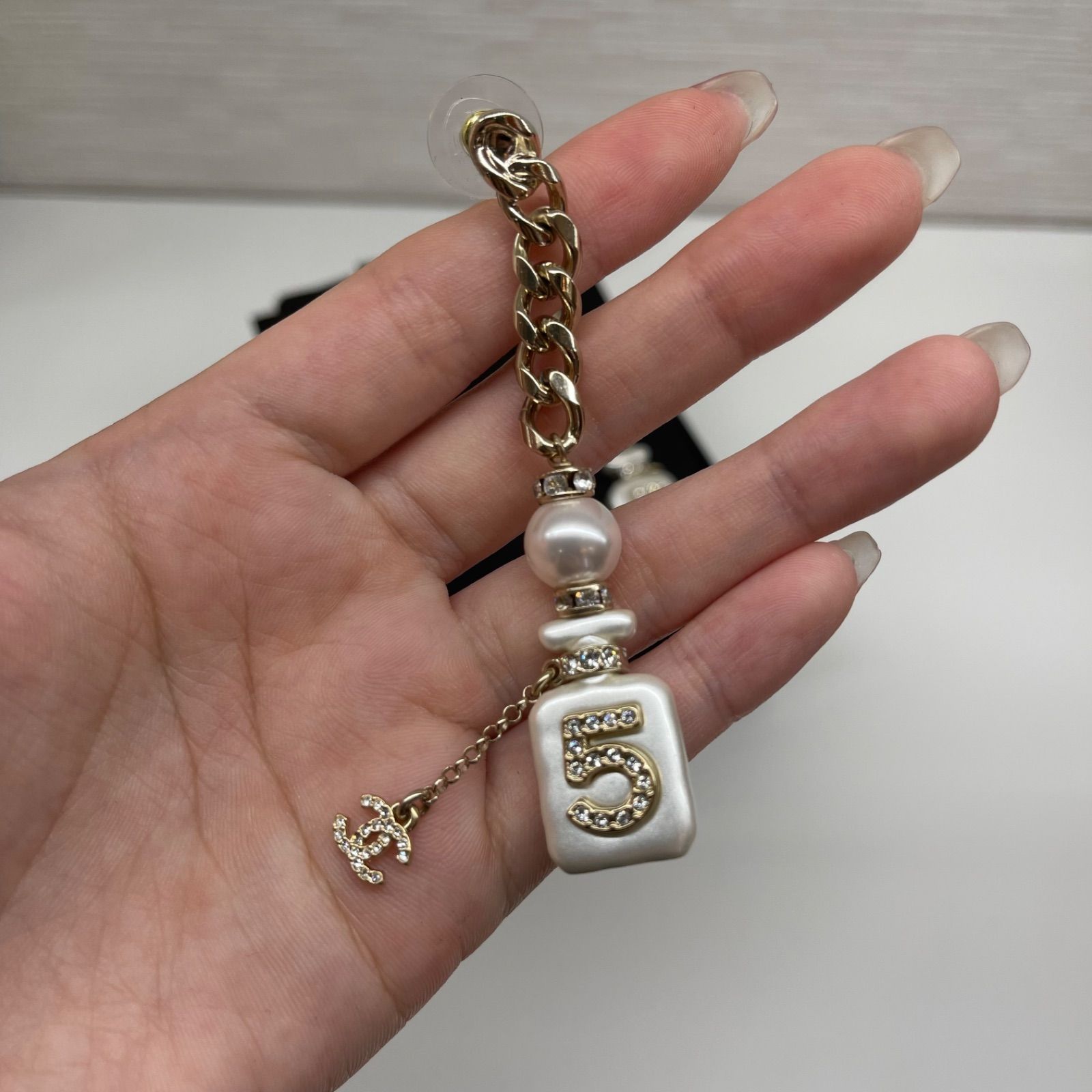 新品】2022 SS 最新作 CHANEL シャネル AB8470 B08260 NI490 CCロゴ No 新品】2022 SS 最新作 CHANEL シャネル AB8470 B08260 NI490 CCロゴ No