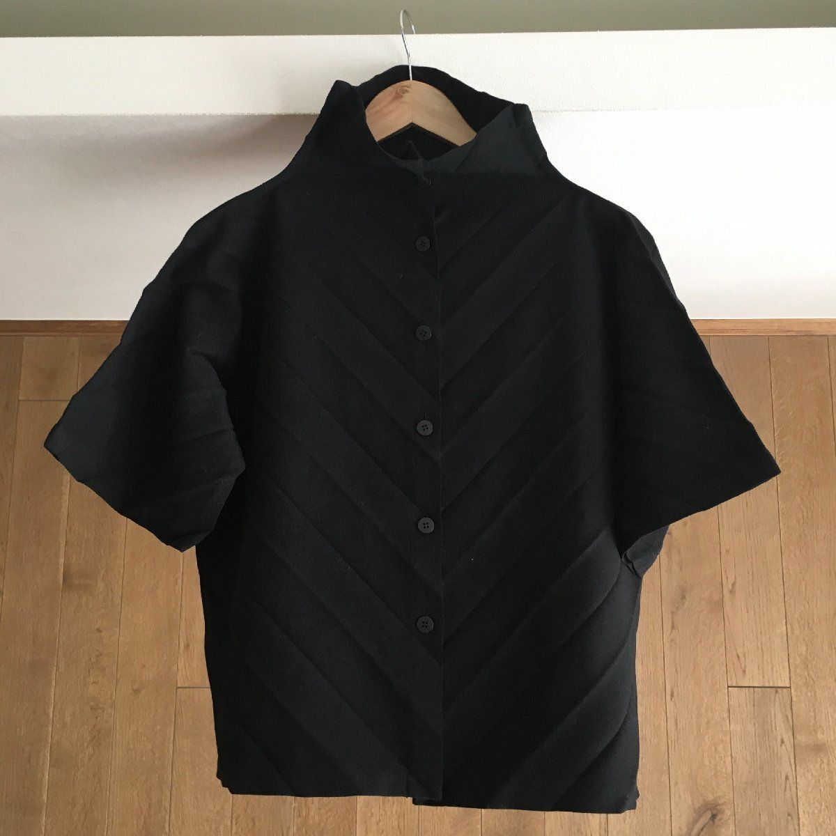 美品　ミーバイイッセイミヤケ　カーディガン　とても希少 ミー イッセイミヤケ(me ISSEY MIYAKE)ミー イッセイミヤケ
