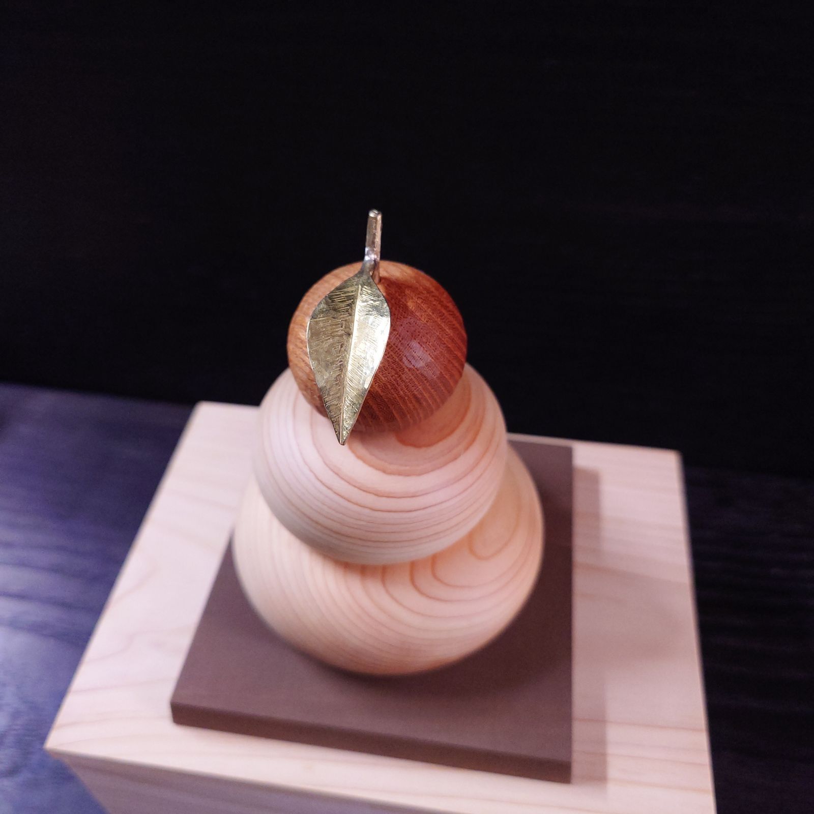 木製鏡餅飾り　紙箱入り　中の小サイズ 木製鏡餅飾り紙箱入り中の小サイズ