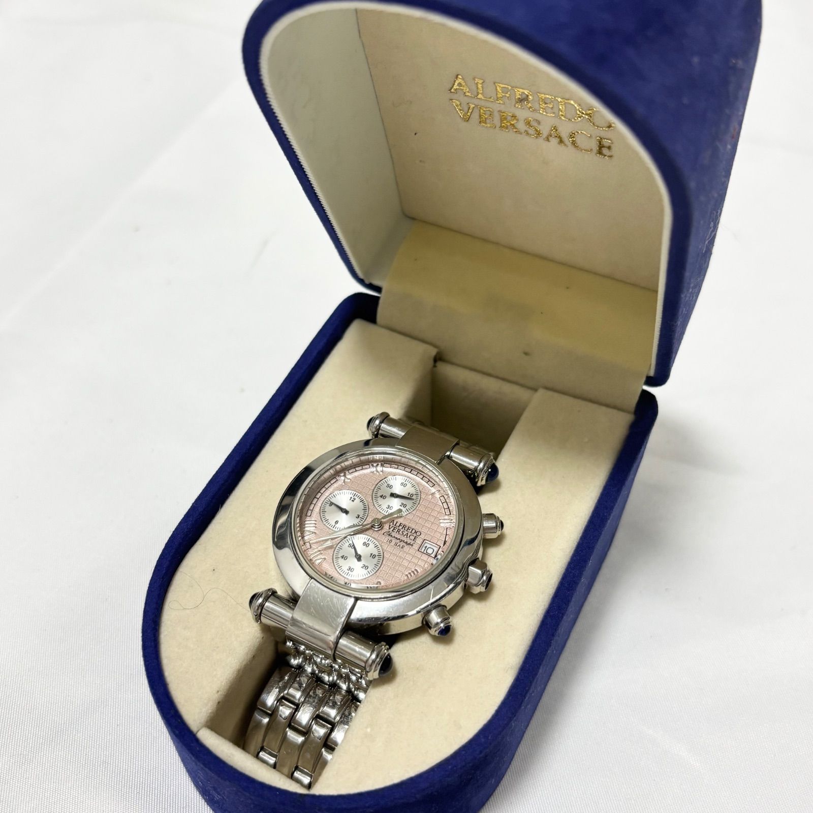 ALFRED VERSACE アルフレッド ヴェルサーチ V414CH クロノグラフ クォーツ腕時計 ピンク×シルバー 電池切れ 動作未 品 ケース付き