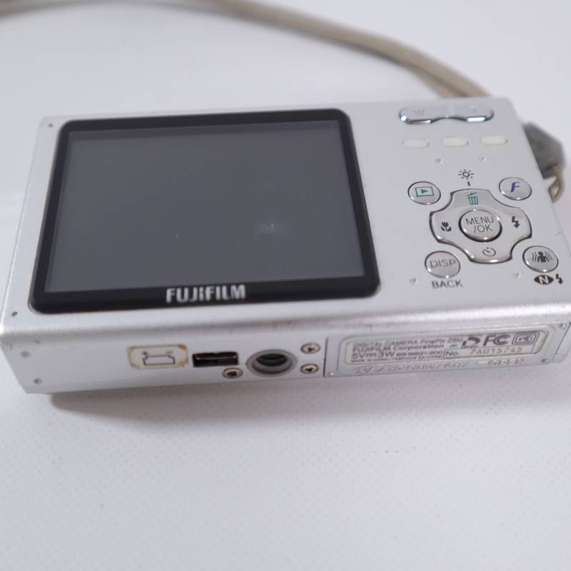 FinePix Z5fd オールドコンデジ デジカメ 動作良好 FUJIFILM FUJIFILM FinePix Z5fd シルバー デジタルカメラ コンデジ 本体