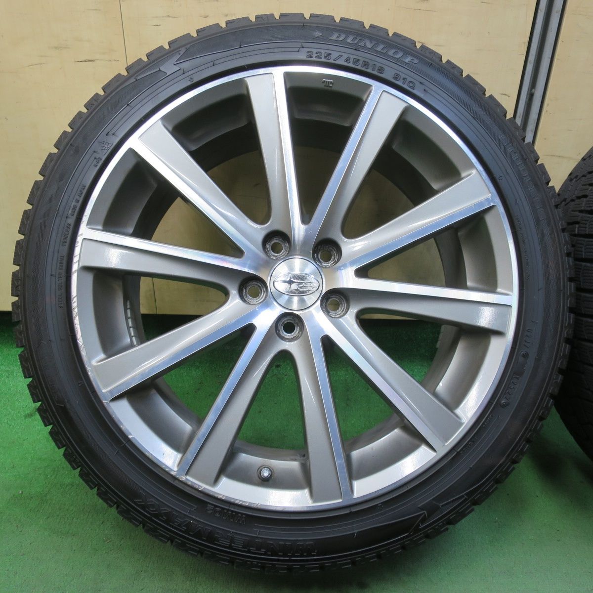 バリ溝 22年 9.5分 スバル レガシィ 純正 225|45R18 スタッドレス ダンロップ ウインターマックス WM02 18インチ PCD100|5H 5093002イス