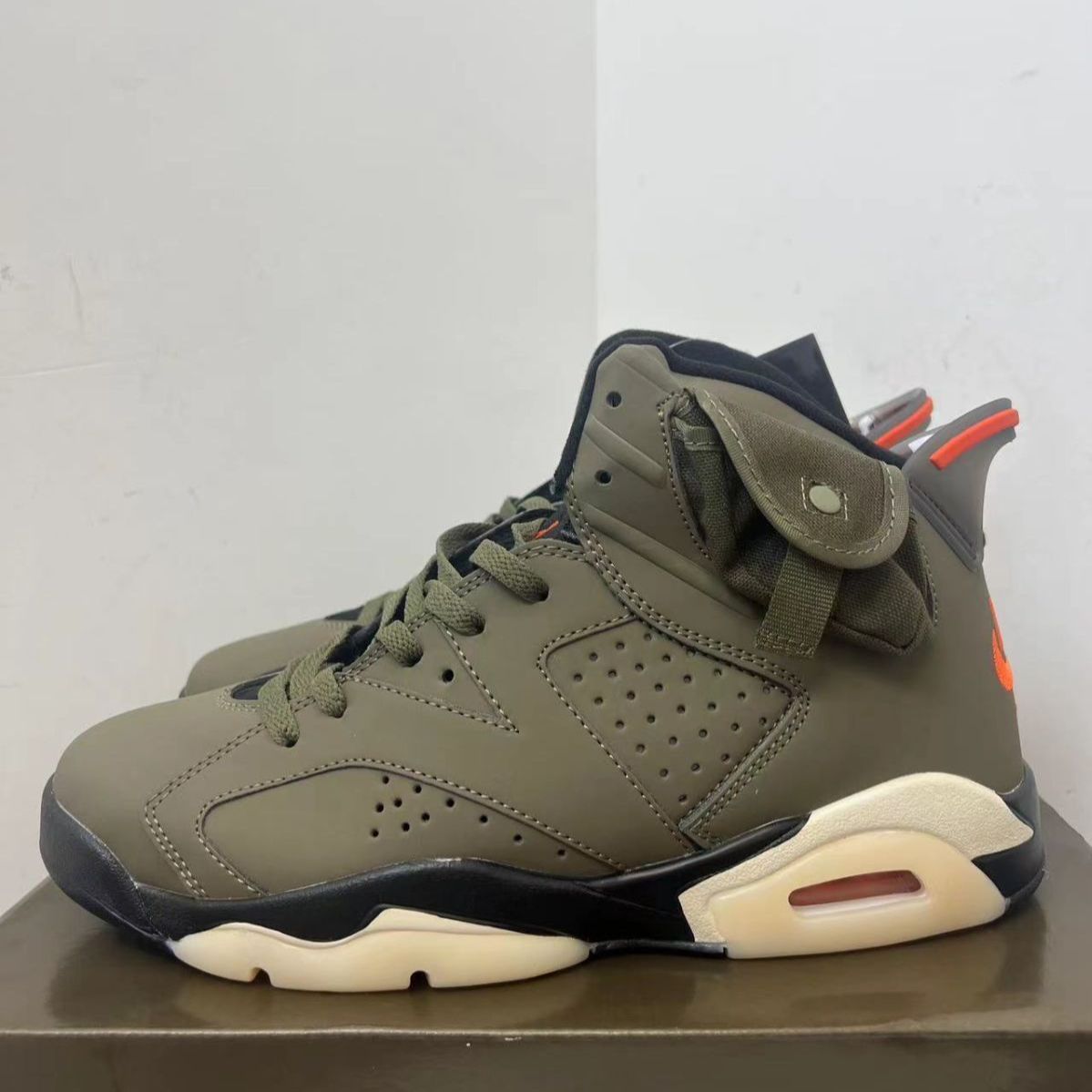 新品未使用ナイキ Travis Scott x Jordan Air Jordan 6 Medium olive ts スニーカー