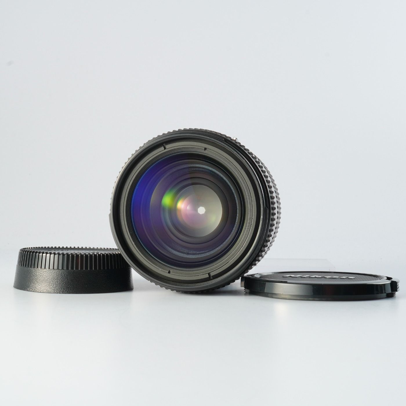 Nikon AF NIKKOR 50mm と35-70mm ズームレンズ Review: Nikkor 50mm f/1.8 and Nikkor 35-70mm f/3.3-4.5