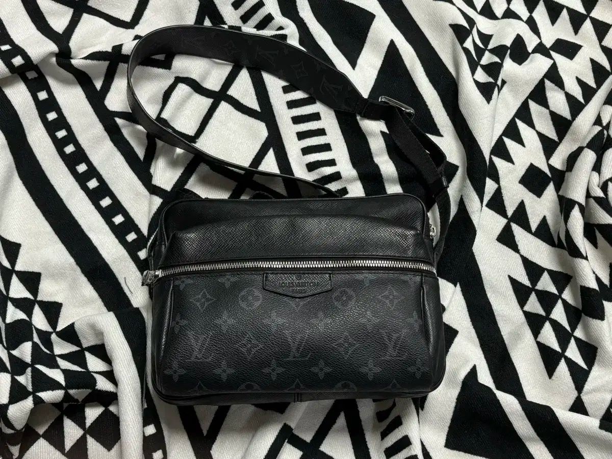 Louis Vuitton ルイヴィトン モノグラム エクリプス Outdoor アウトドア メッセンジャーバッグ メンズ バッグ