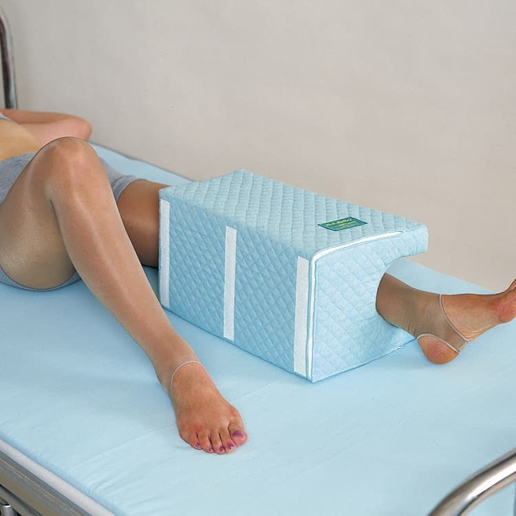 クッション　その他(クッション) ブレスクッション　腹臥位胸枕 BC-701 看護用品研究所 取寄品 JAN 4560182840598　介護福祉用具 ブレスクッション(三角枕) 術中保護クッション 24-4324-01 看護用品