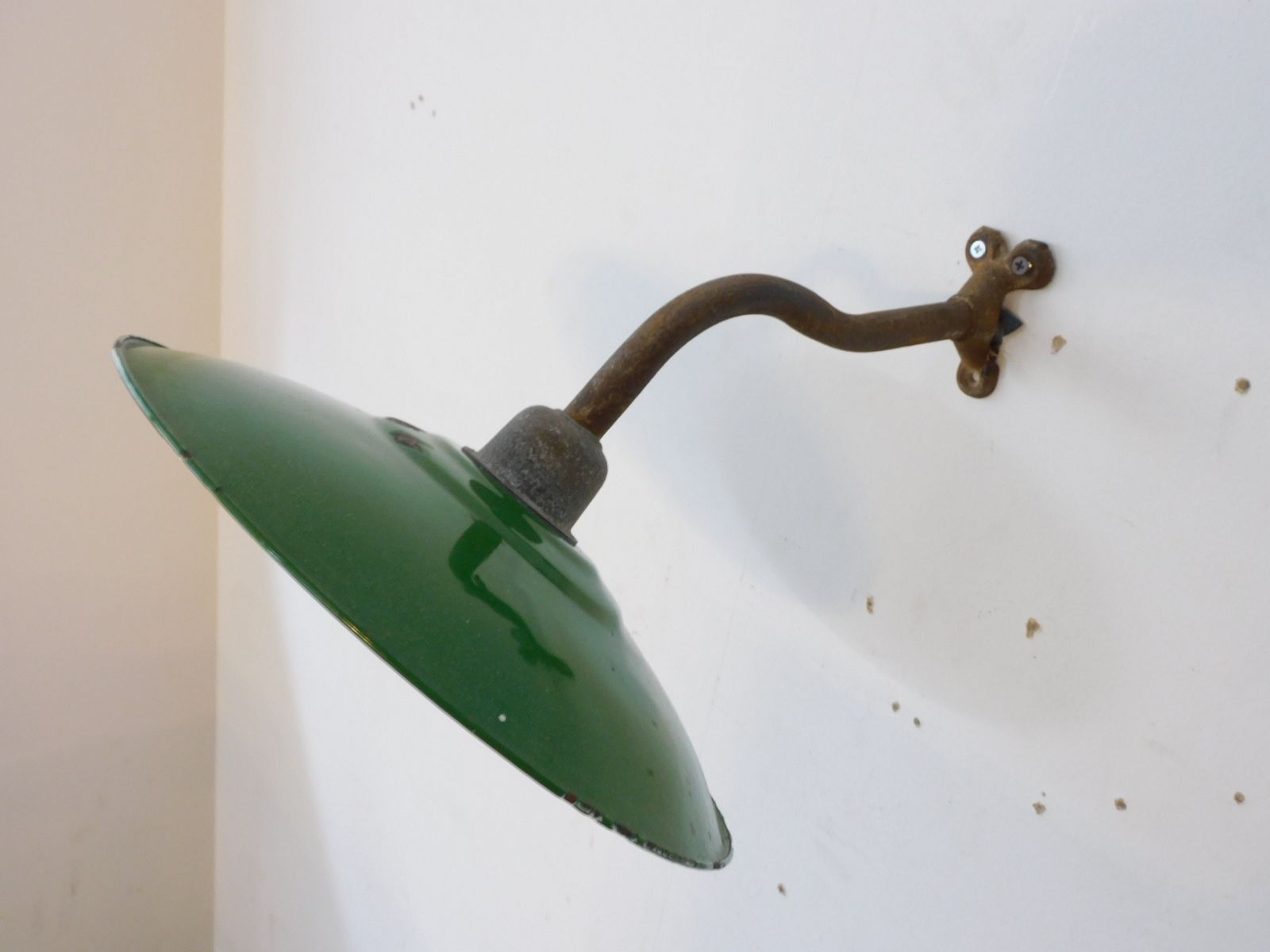 ホーロー笠の門灯 ブラケット HK-a-05588 アンティーク 電傘 ランプシェード 照明 氷コップ 和硝子 古道具 金具