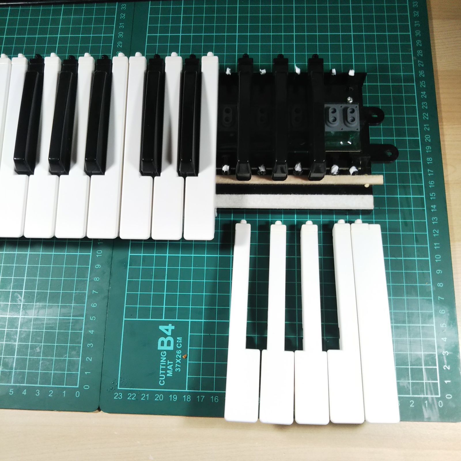 【美品】Roland A-300 PRO MIDIキーボード 32鍵 Amazon.co.jp: Roland ローランド MIDIキーボードコントローラー
