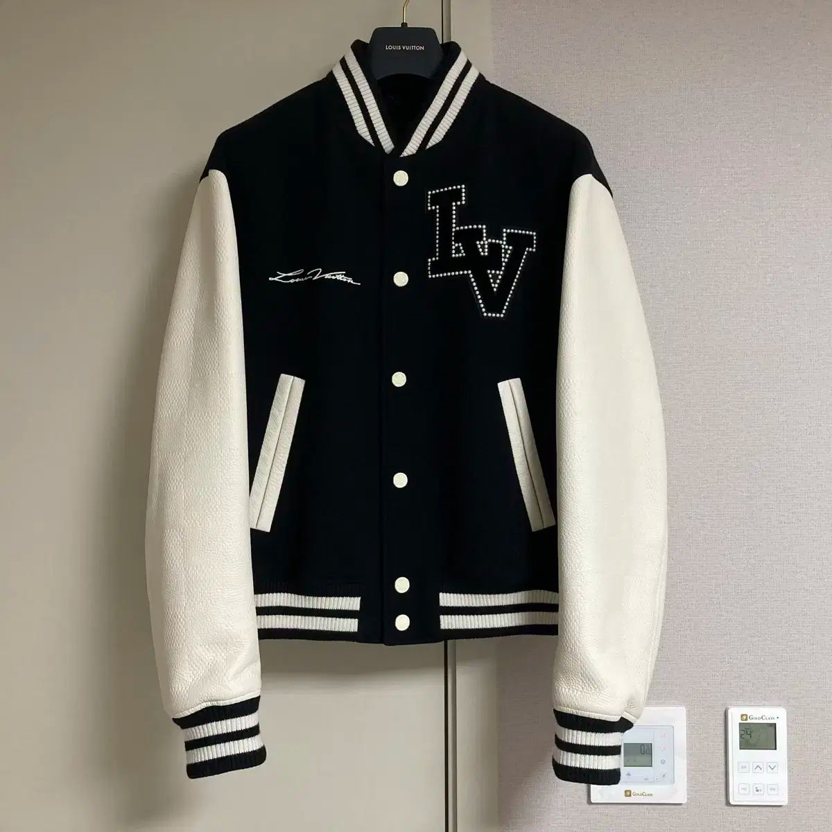 インポート・海外人気ブランド 24FW 54 Louis シグネチャー ファレル Vuitton(ルイヴィトン) ジャケット・アウター