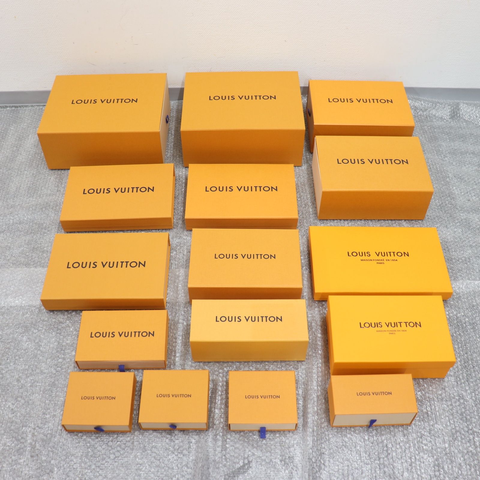 LOUIS VUITTON ルイヴィトン空箱2点・ショッパー3点 LOUIS VUITTON - ルイヴィトン 空箱 ショッパー 3個セットの通販