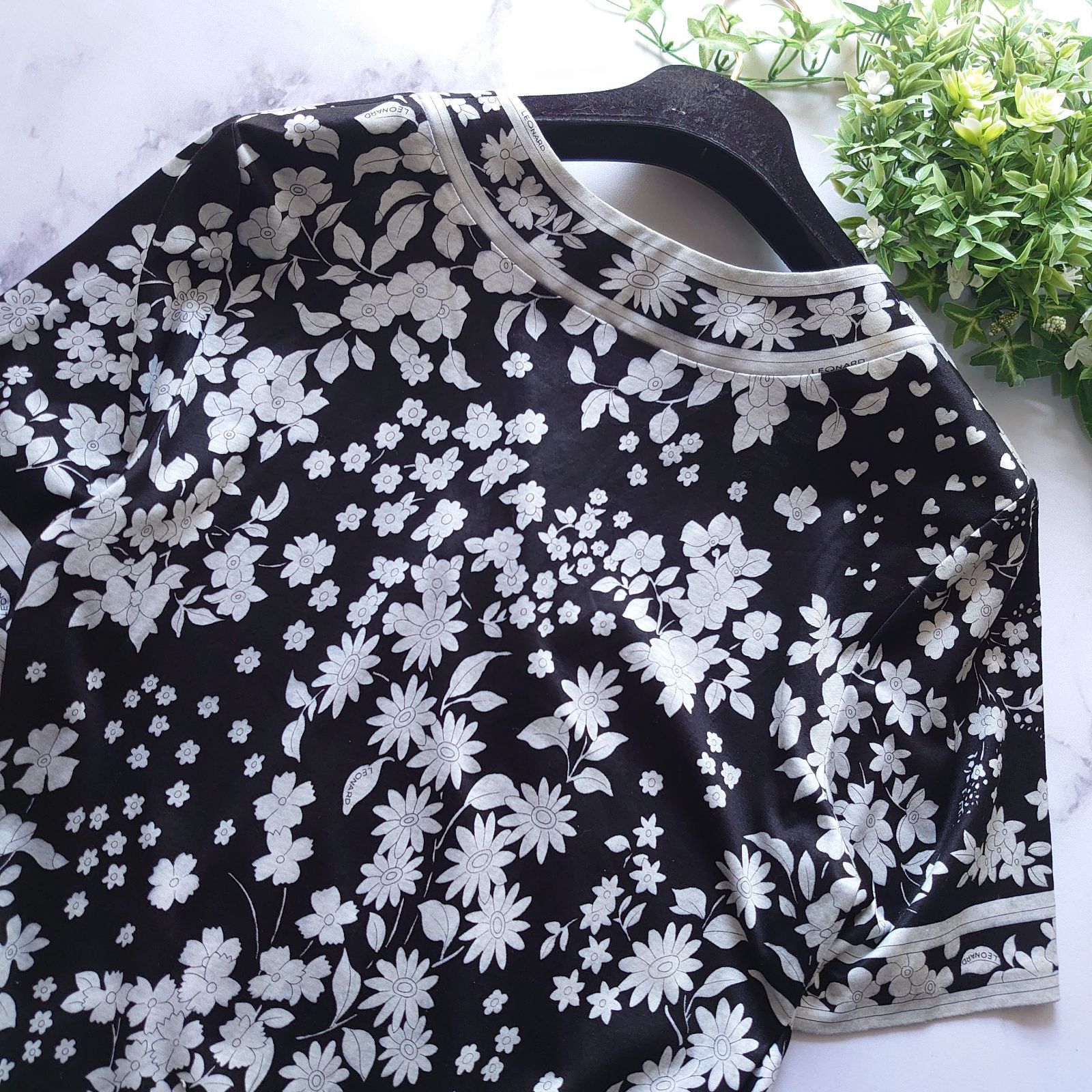 レオナール トリム ロゴ トップス 花柄 Vネック ブラック M コットン