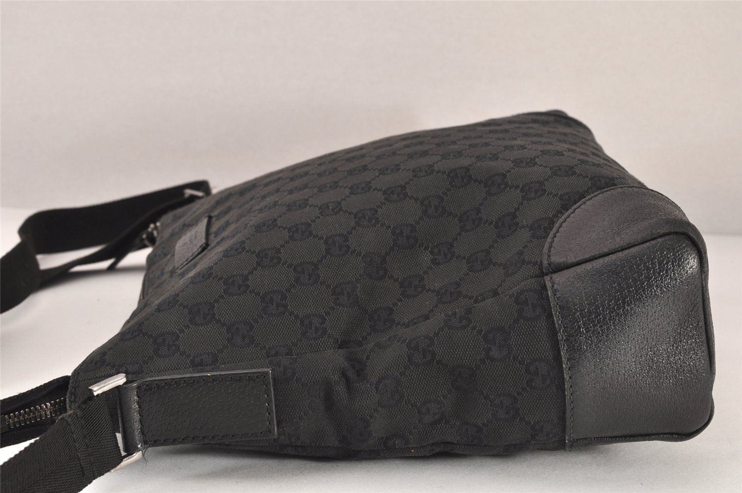 GUCCI ショルダーバッグ ブラック GUCCI グッチ ショルダークロスボディーバッグ GGキャンバス