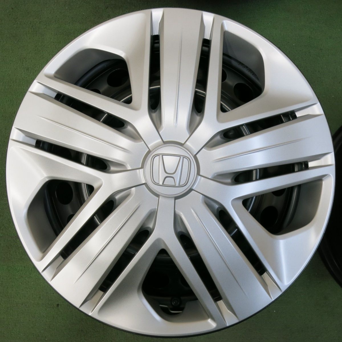 送料無料] 新車外し☆ホンダ GK フィット 純正 スチール