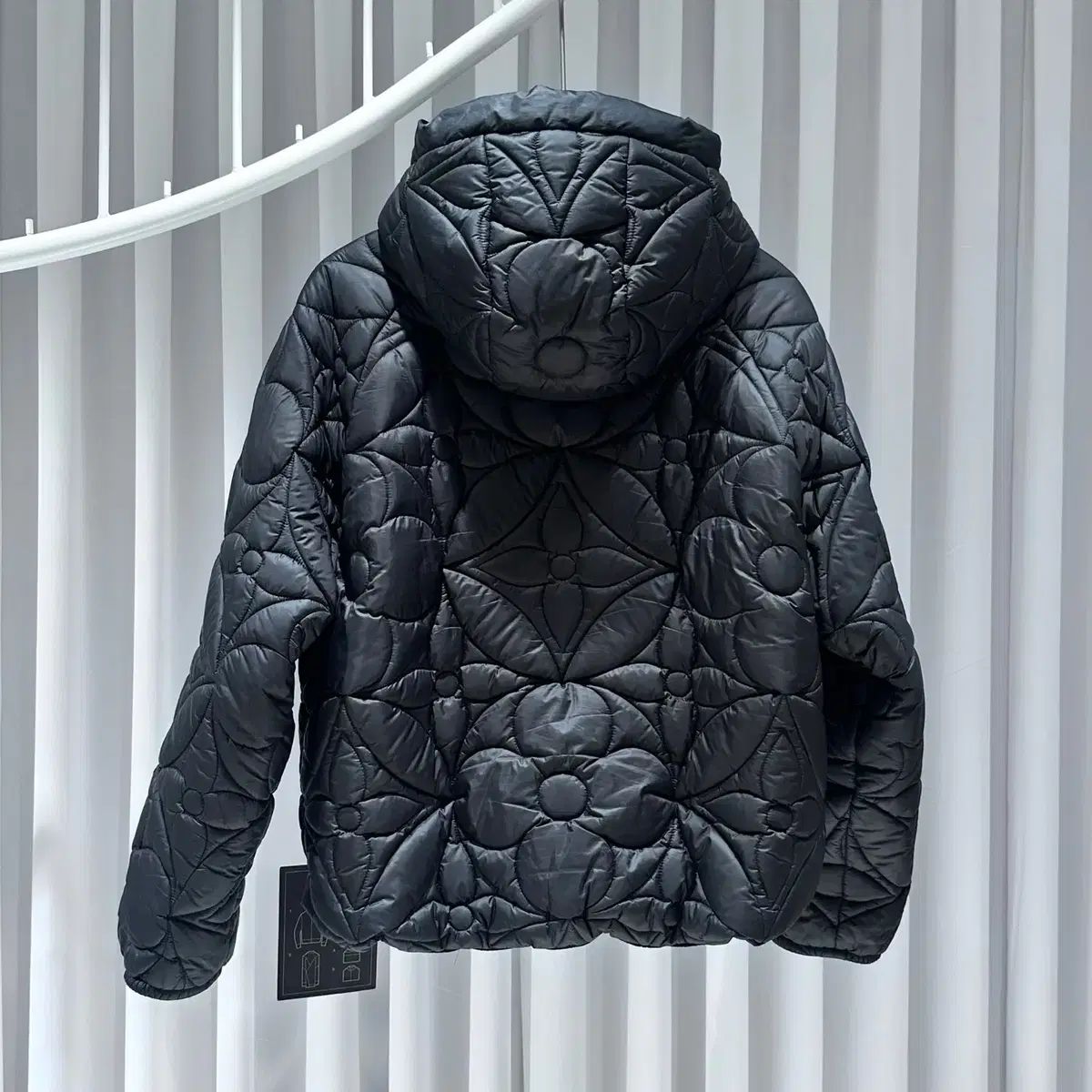 44 ／ Louis Vuitton(ルイヴィトン) キルト フラワー リバーシブル  