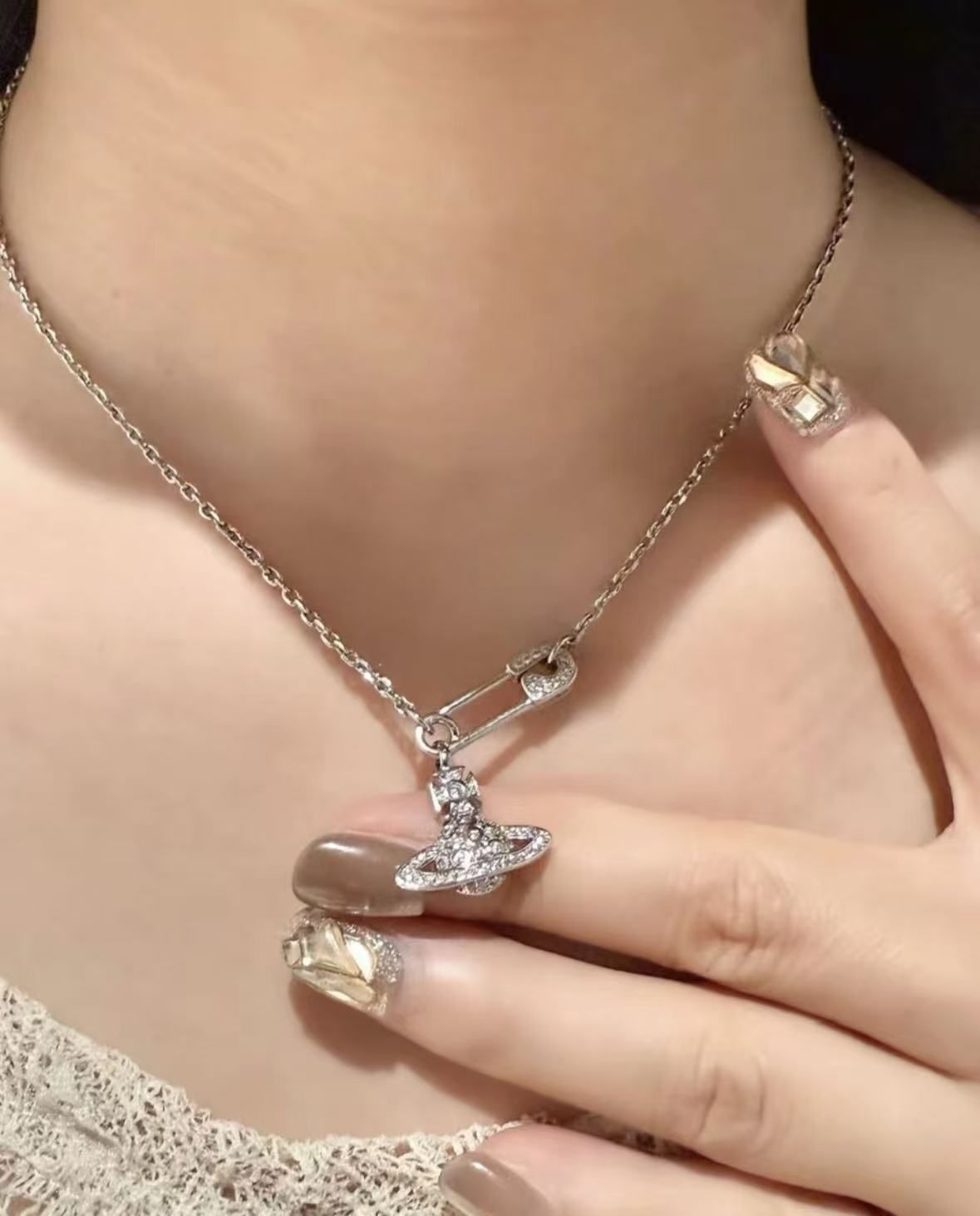 Vivienne Westwood 惑星モチーフ ネックレス 当日配送です