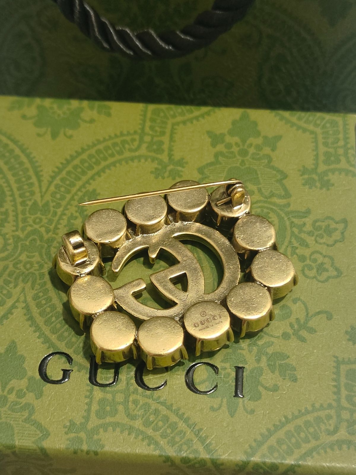 SALE～Gucci(グッチ) ブローチ　アクセサリー　送料無料❗箱付き✨新品✨即購入可✨GG柄 ラインストーン