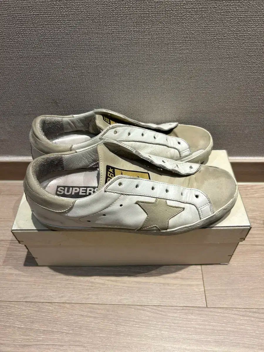 GOLDEN GOOSE