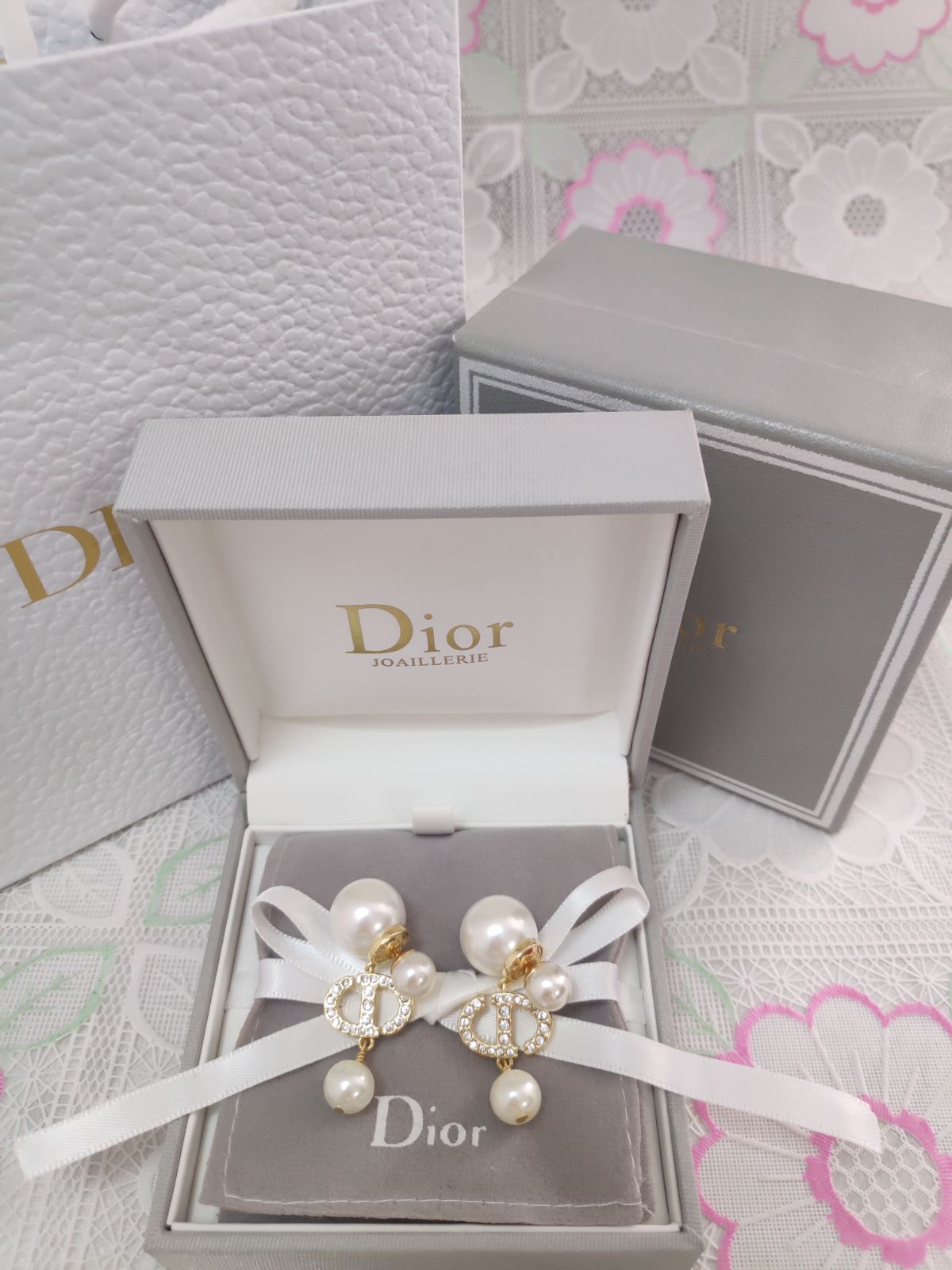 Dior パール付きゴールドピアス Dior ゴールド ピアス パール付き