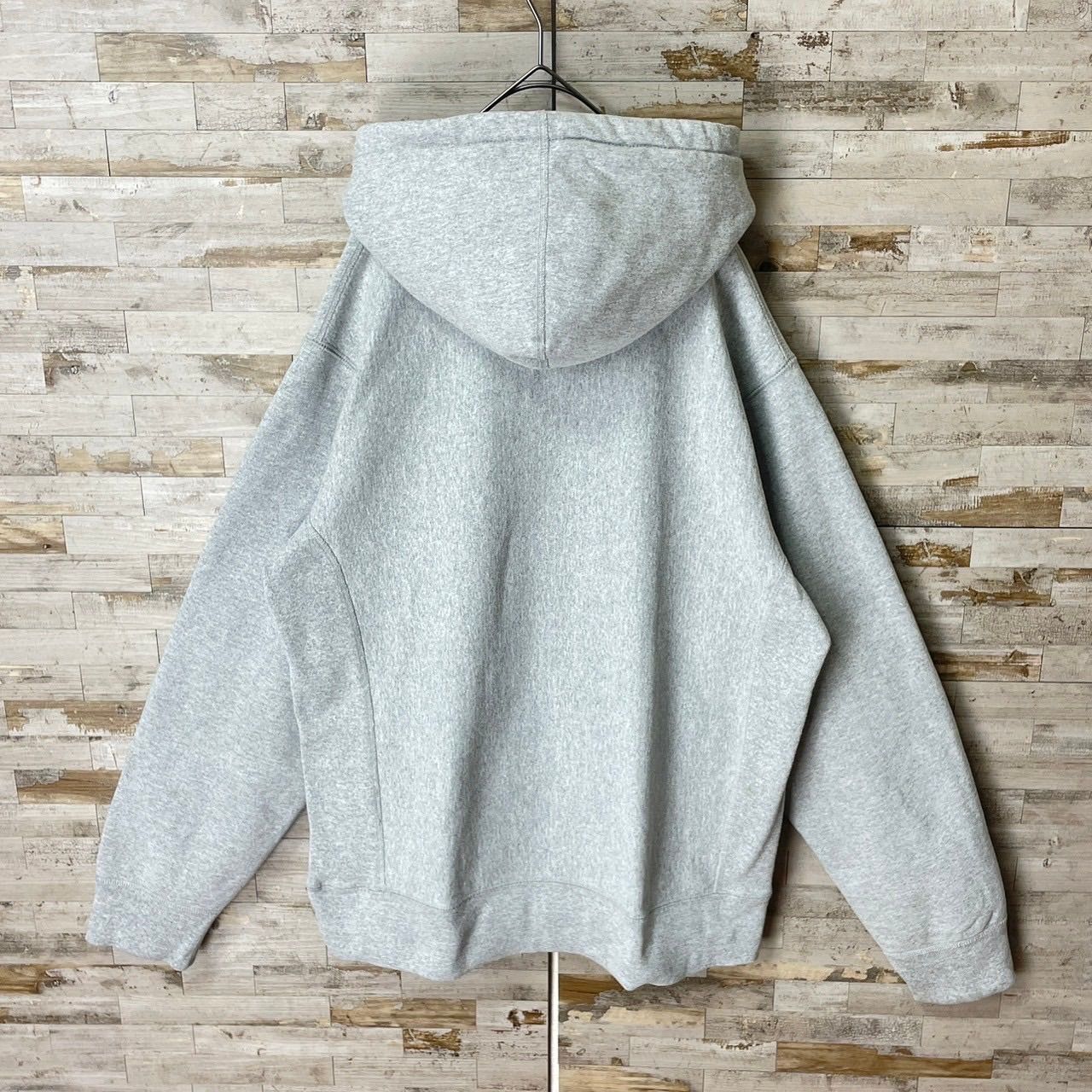 2932【定番モデル】シュプリーム☆センター刺繍マイクロロゴ パーカー 2932【定番モデル】シュプリーム☆センター刺繍マイクロロゴ