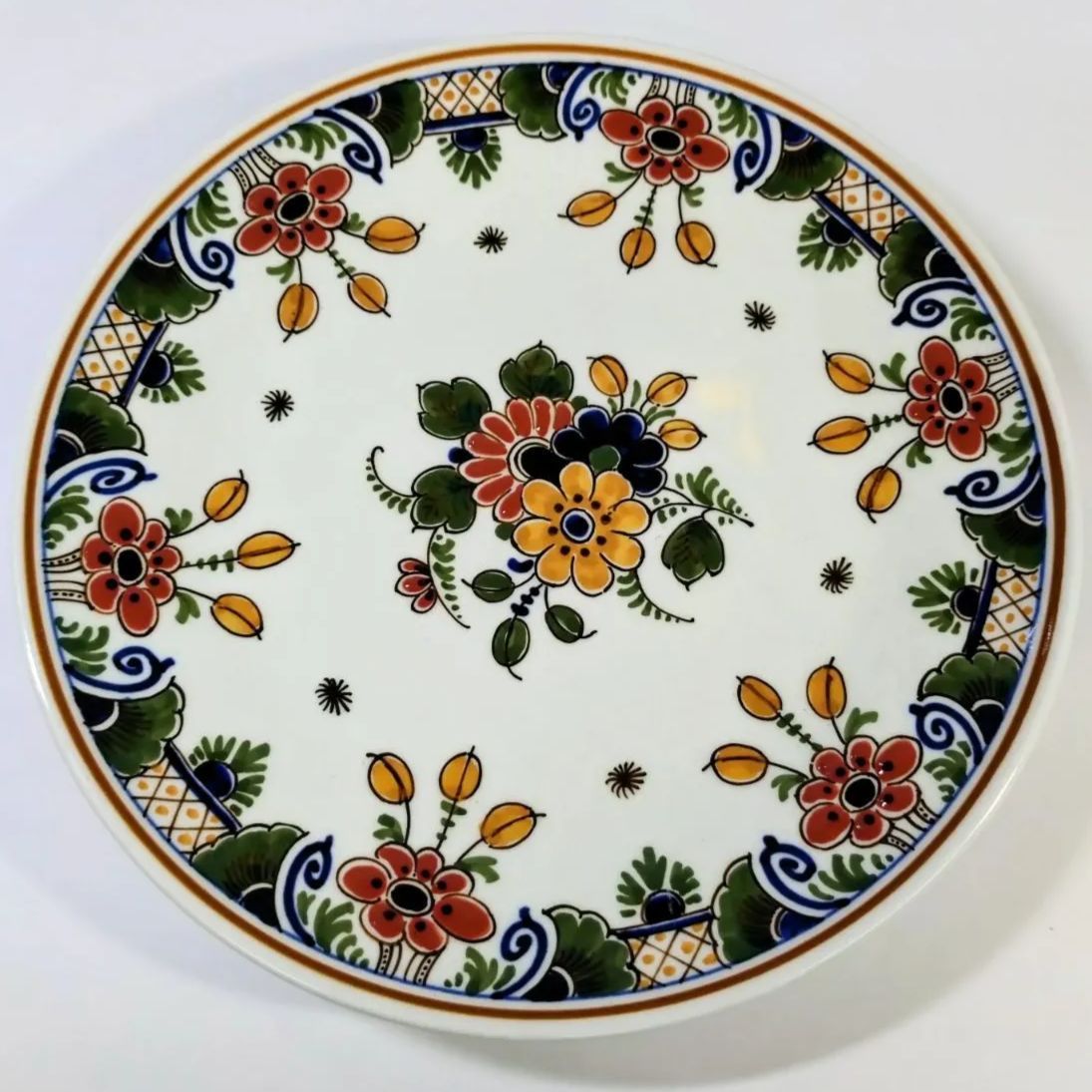 ロイヤルデルフト焼き骨董品　手書き花柄　多少の欠け傷あり　直径19cmx3cm ロイヤルデルフト焼き骨董品 手書き花柄 多少の欠け傷あり 直径