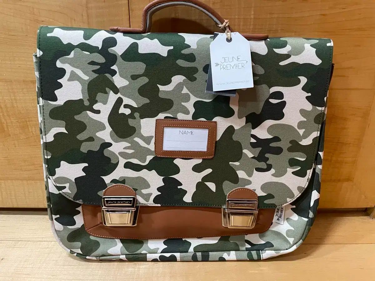 新品 】置物 陶器 花かごを抱いた女性と男の子-1年保証