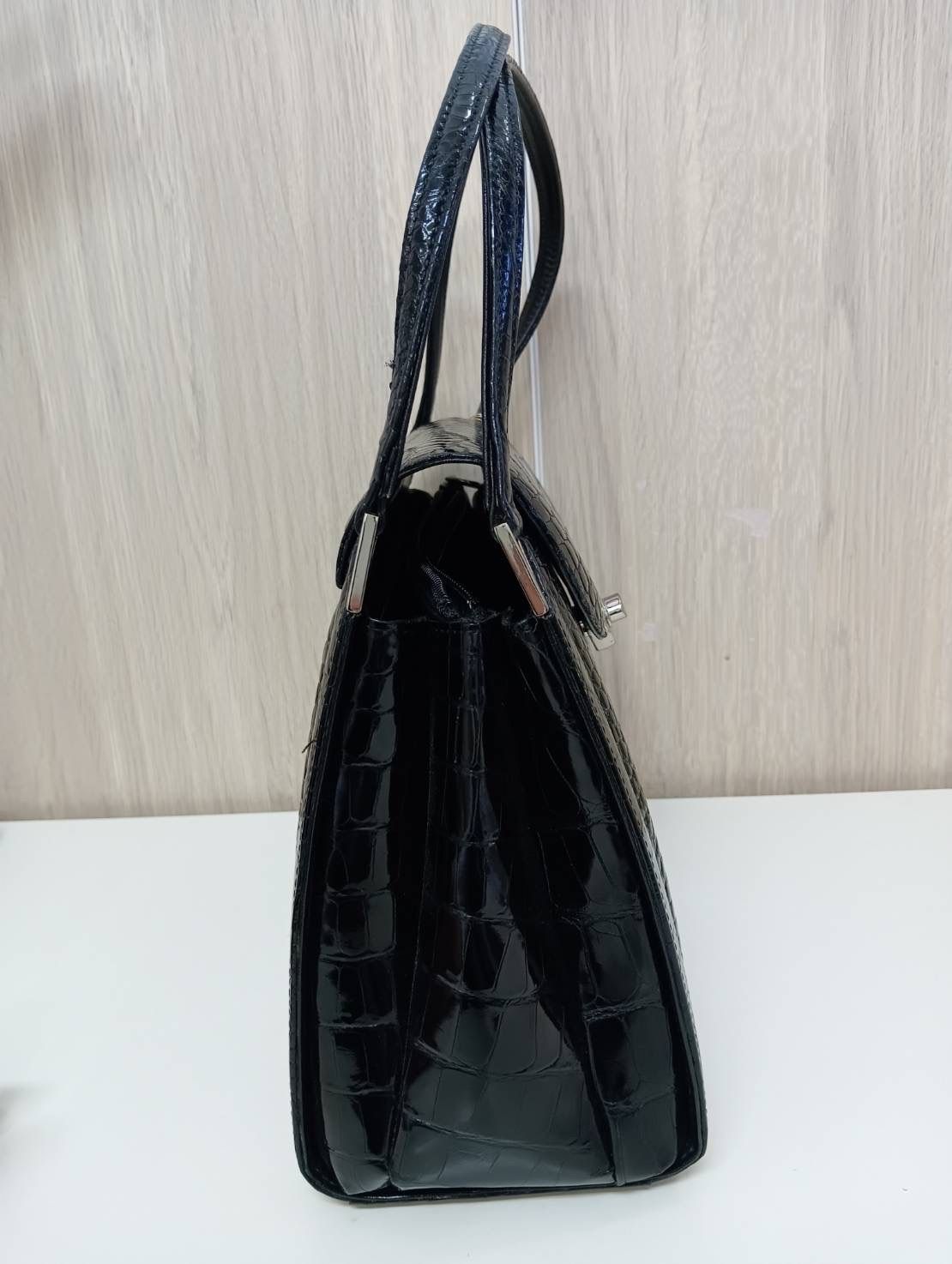 中古品】 シャイニングクロコ リアルクロコ ハンドバック 黒