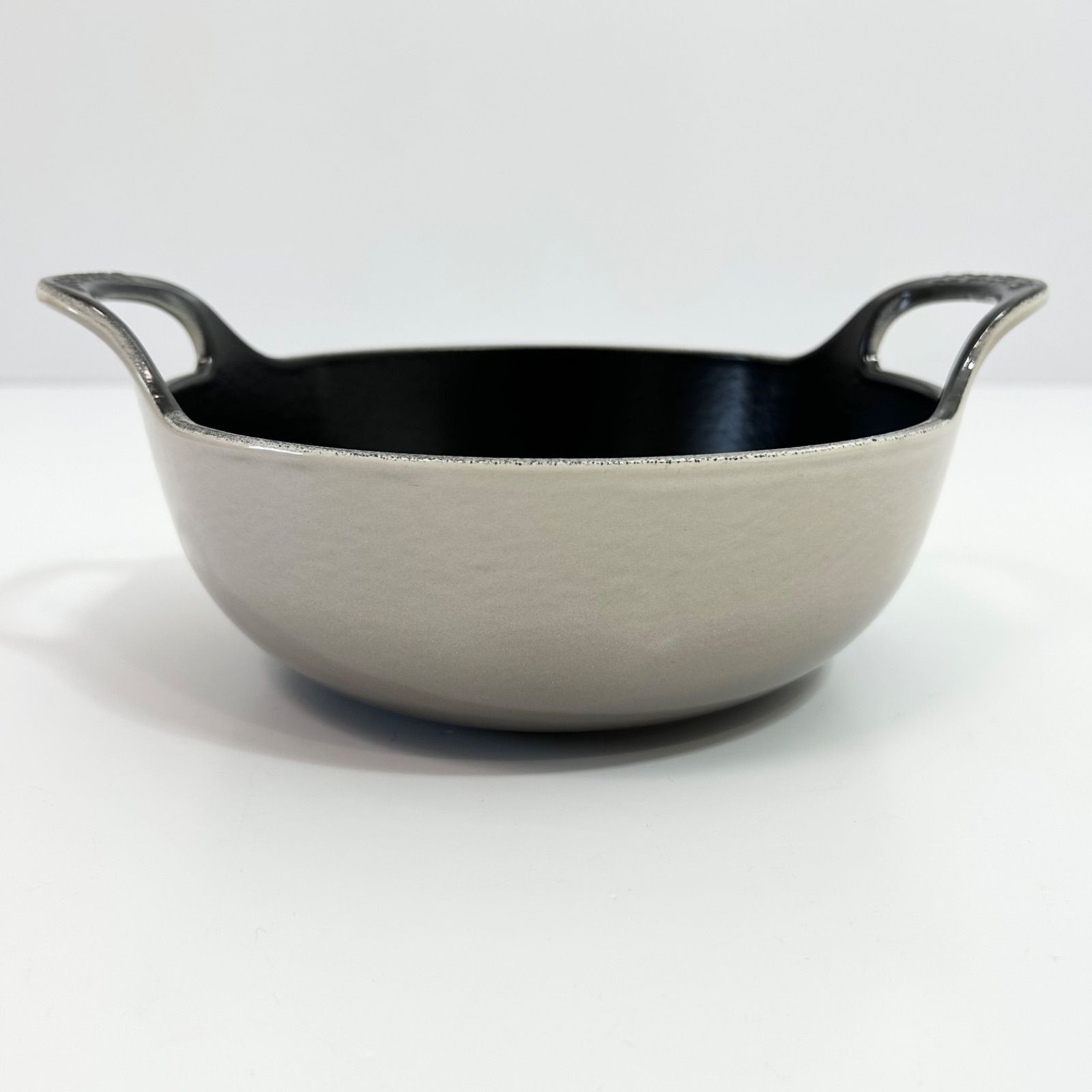 LE CREUSET ルクルーゼ ナツメグ バルチディッシュ 20cm 両手鍋 鋳物 琺瑯 ホウロウ WWW_SKLAD-KIRPICHA_RU