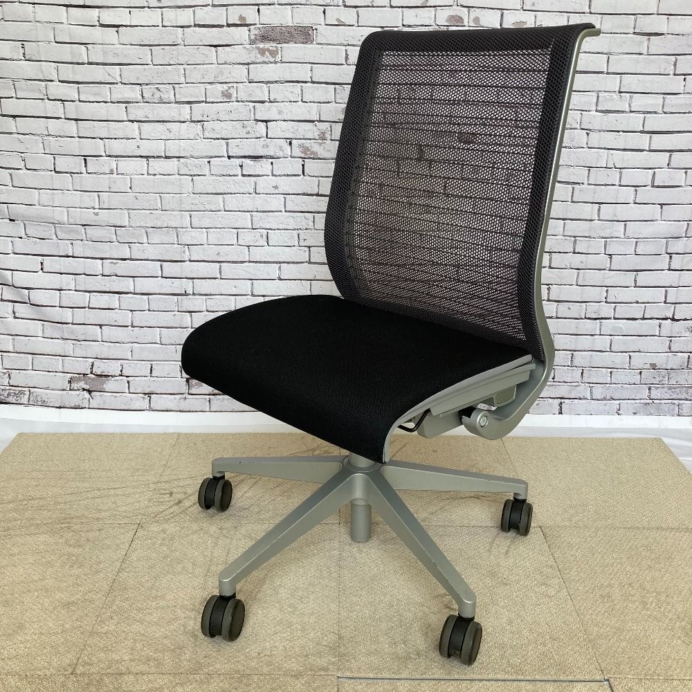 中古 Steelcase スチールケース オフィスチェア 肘なし Think シンク