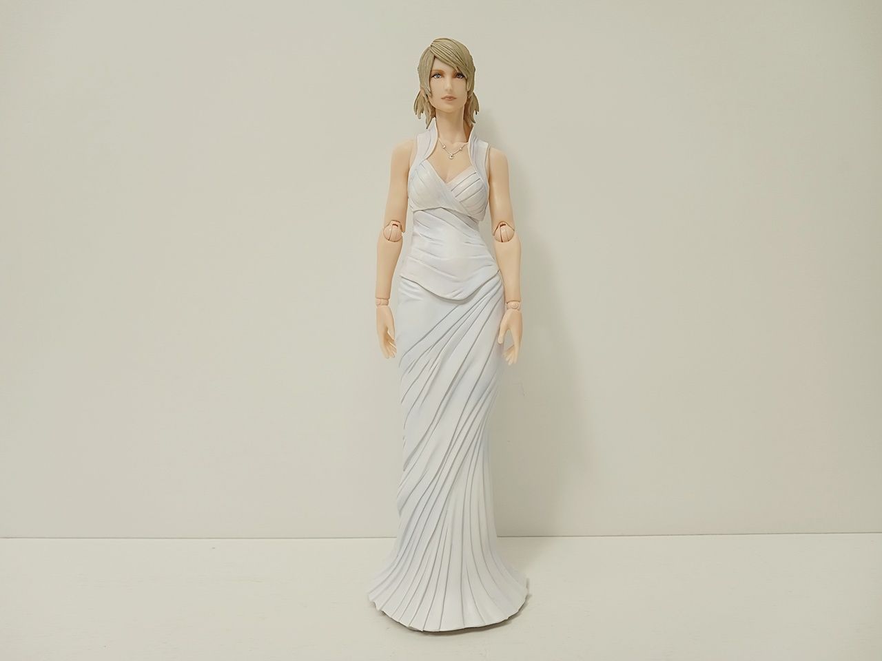 新品未開封　FF ルナフレーナ・ノックス・フルーレ プレイアーツ改 PLAY ARTS改 FINAL FANTASY XV ルナフレーナ・ノックス