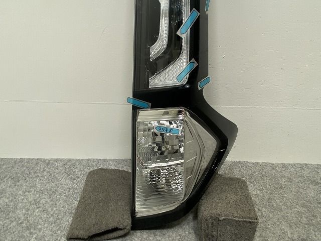 ルーミー M900A/M910A 純正 右 テールランプ/ライト/レンズ LED KOITO