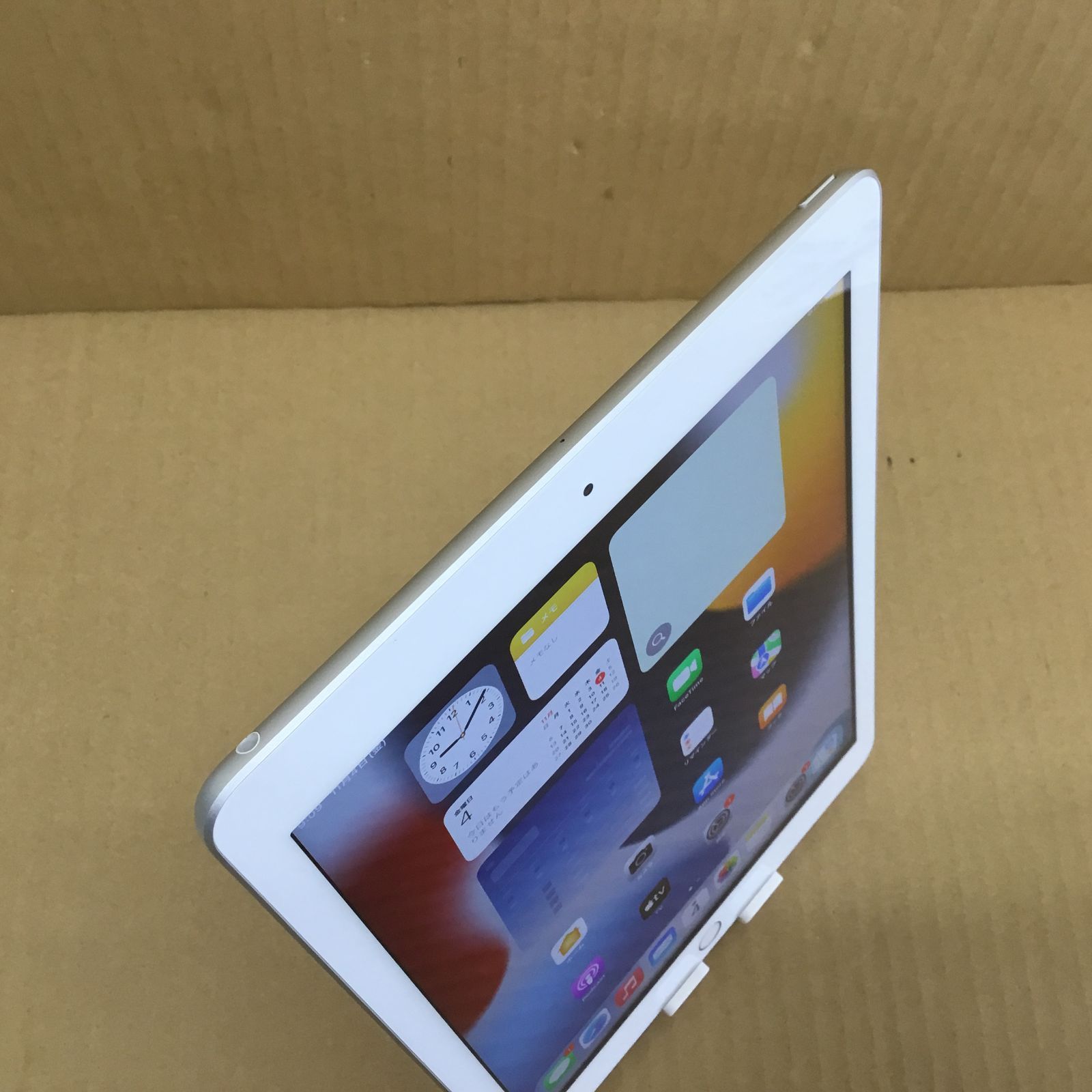 バッテリ残100% IPAD5 WIFI 32GB 2017年 付属品 - メルカリ