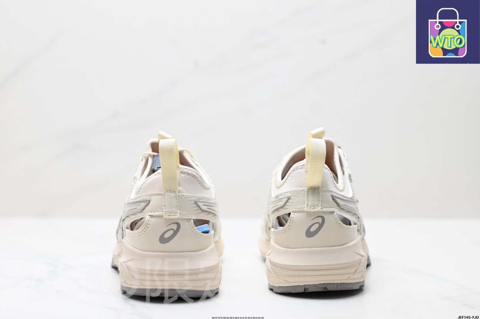 ウォーキングシューズ ドレインシューズです