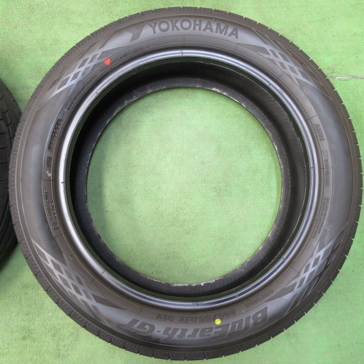 送料無料] 新車外し！24年☆205/55R17 ヨコハマ BluEarth-GT AE51