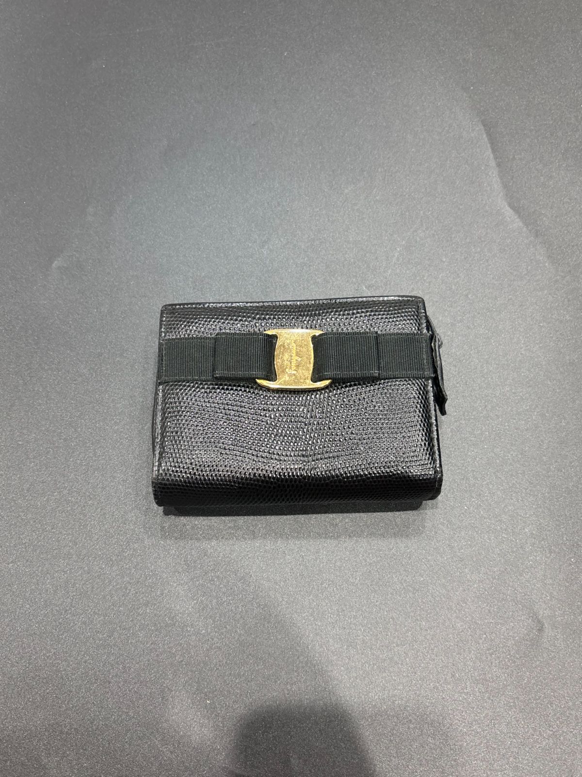 サルヴァトーレフェラガモ ヴァラ ポーチ B25083304