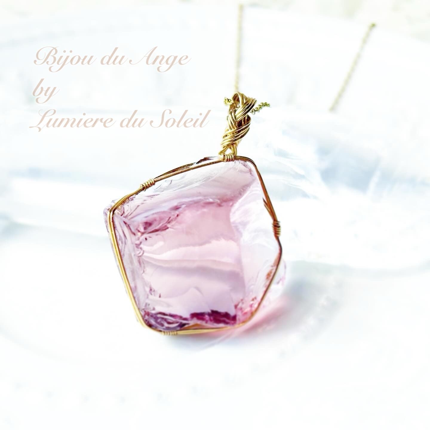 〜優美さと聖なる自分を引き出す〜アンダラクリスタルのペンダントトップ《ローズドフランス》