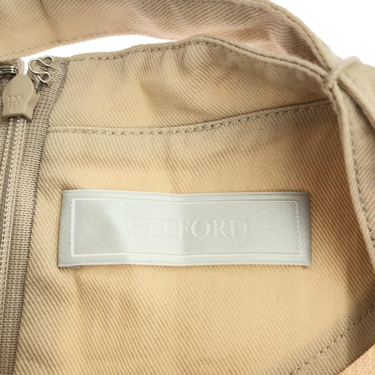 モデル ベージュ